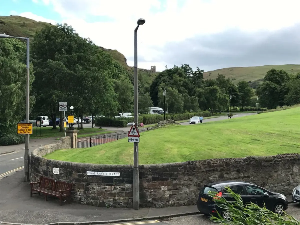 Beautiful Holyrood Park Apartment Edinburgh 0*,