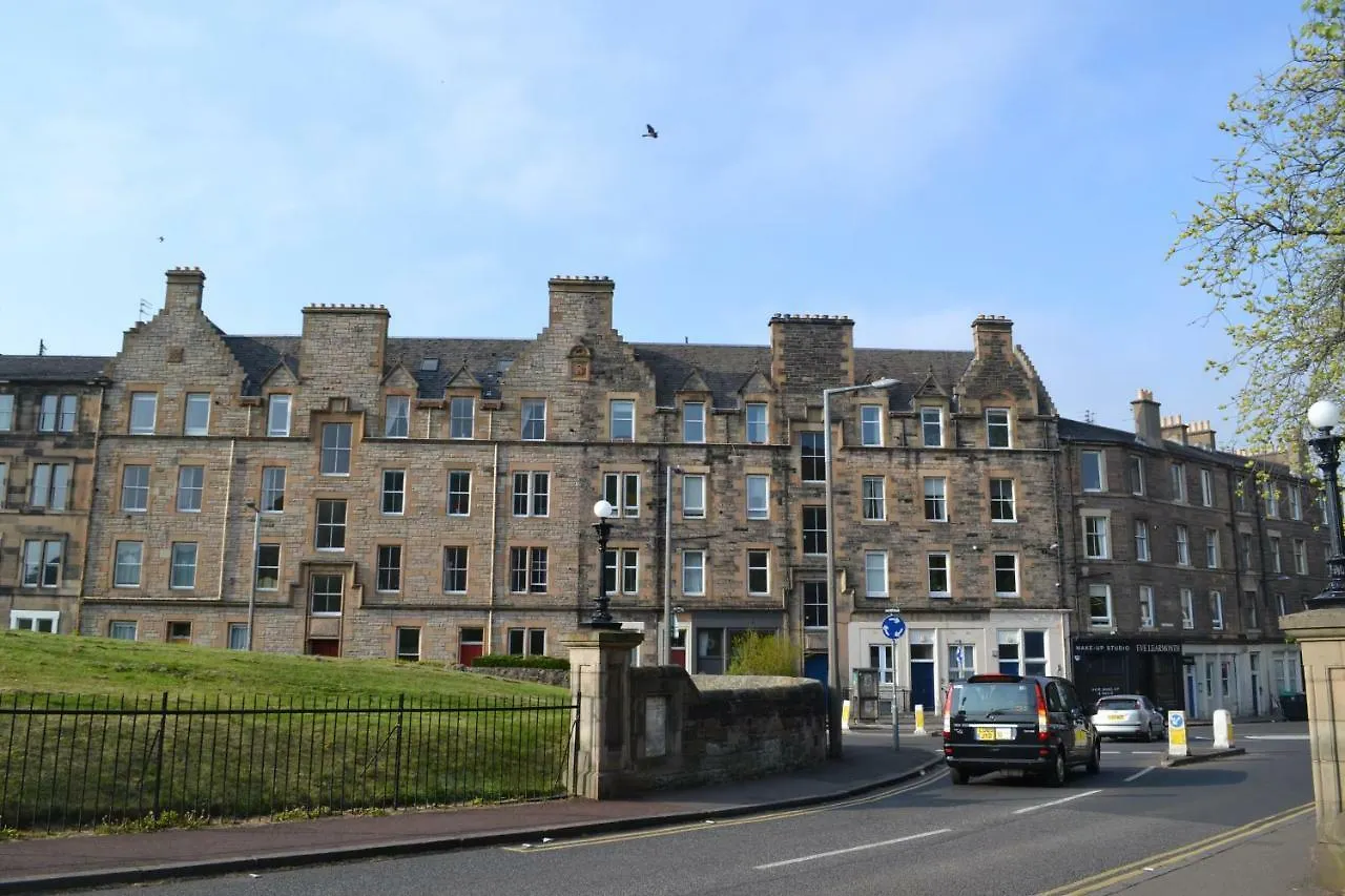 Beautiful Holyrood Park Apartment Edinburgh