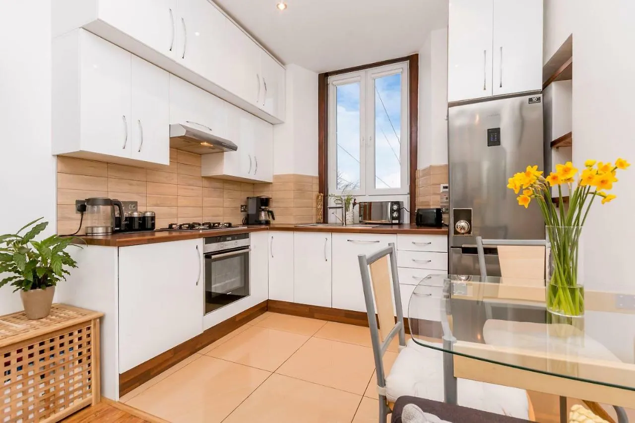 Beautiful Holyrood Park Apartment Edinburgh