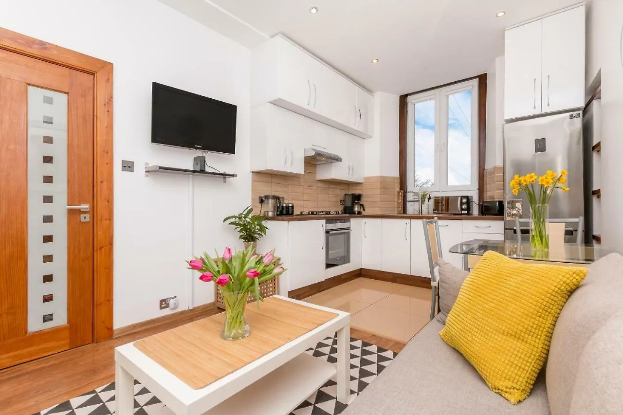 Beautiful Holyrood Park Apartment Edinburgh